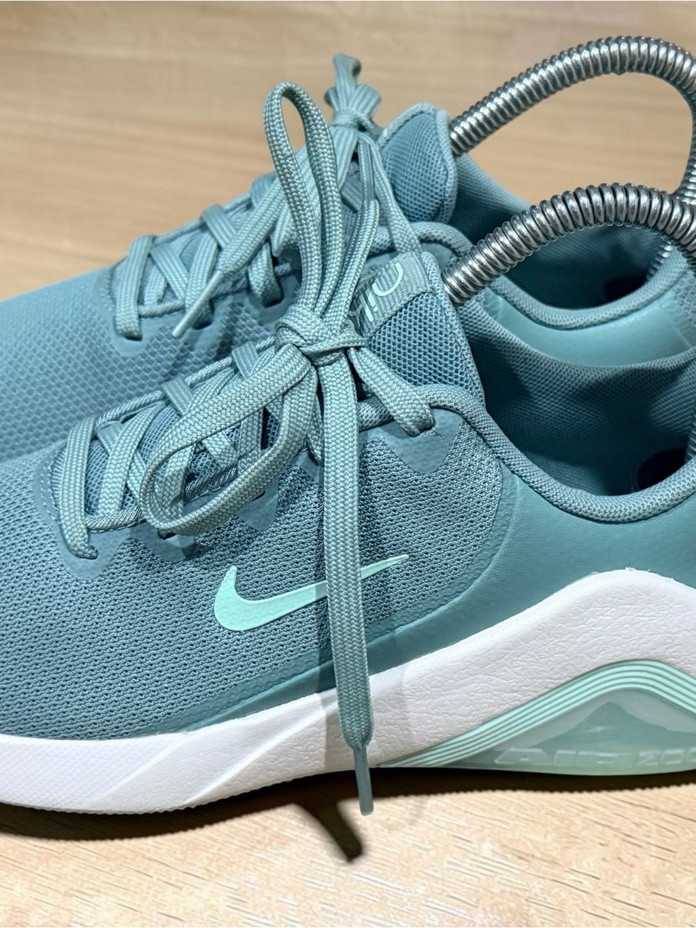 Nike Air Zoom Bella 7 Women's SIZE 5 Shoes White Green Teal FZ1689-005